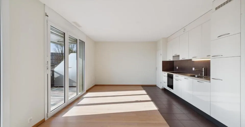 Exclusivité : attique traversant de 5 pièces avec généreuse terrasse et balcon