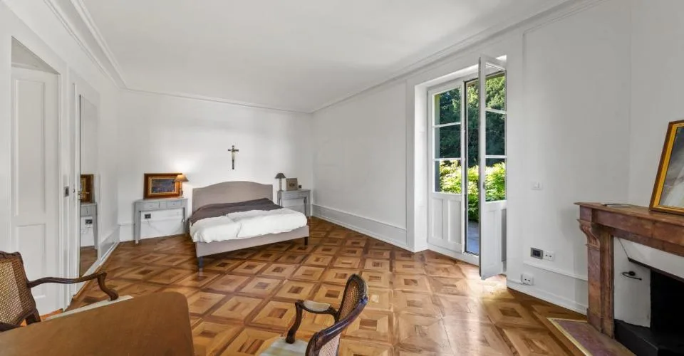 Superbe maison du XIXème siècle en plein centre-ville avec piscine intérieure