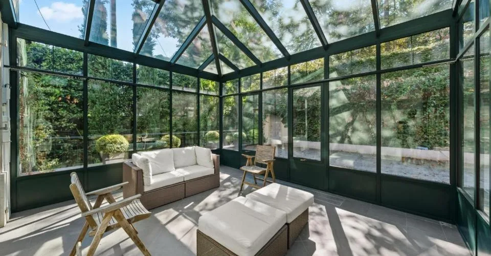 Superbe maison du XIXème siècle en plein centre-ville avec piscine intérieure