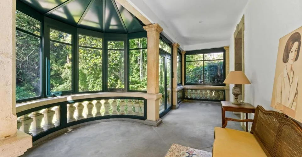 Superbe maison du XIXème siècle en plein centre-ville avec piscine intérieure