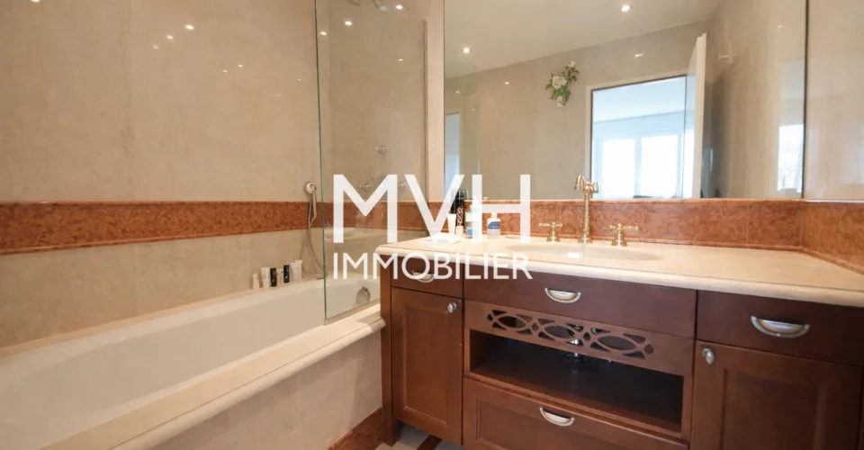 Appartement 3 pièces au calme avec piscine