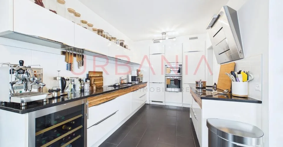 Magnifique attique en duplex situé dans le quartier de Florissant