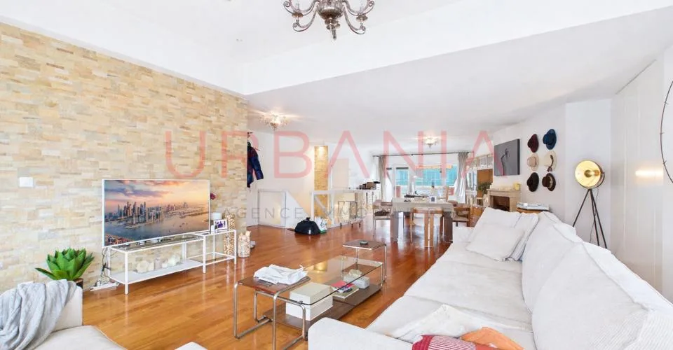 Magnifique attique en duplex situé dans le quartier de Florissant