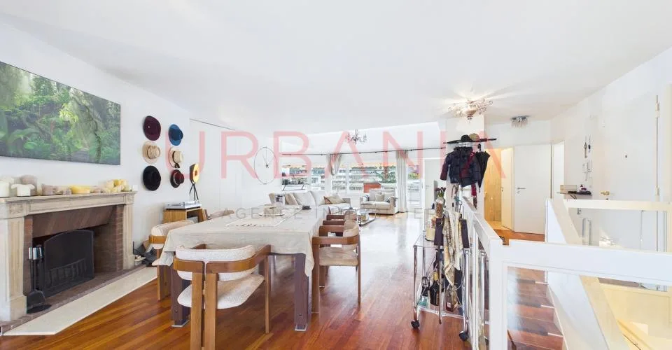Magnifique attique en duplex situé dans le quartier de Florissant