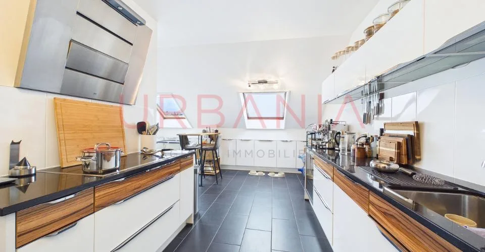 Magnifique attique en duplex situé dans le quartier de Florissant