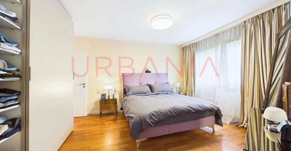 Magnifique attique en duplex situé dans le quartier de Florissant