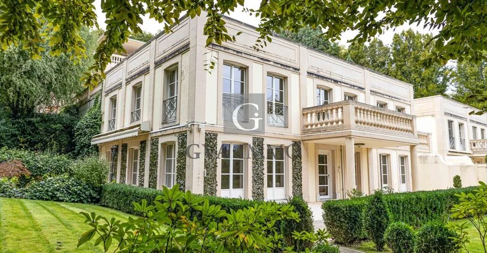 Élégant Hôtel Particulier avec jardin privatif et piscine intérieure