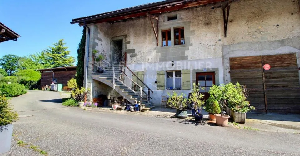 Petit immeuble villageois de 3 appartements - Exclusivité