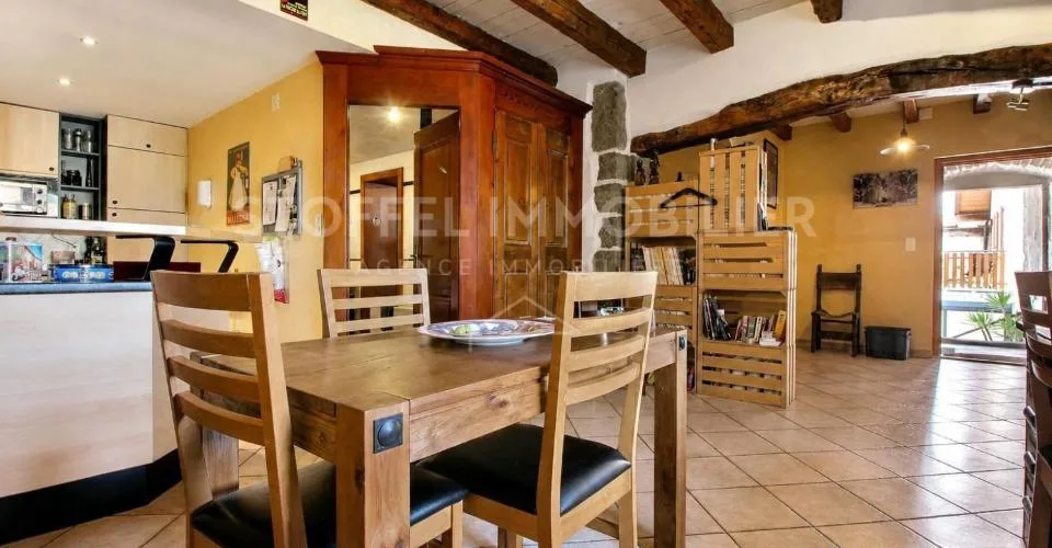 Petit immeuble villageois de 3 appartements - Exclusivité
