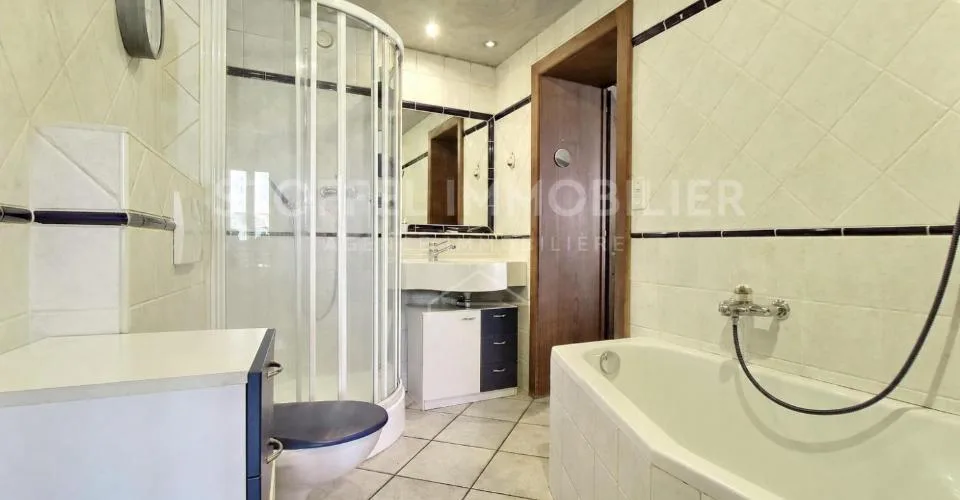 Petit immeuble villageois de 3 appartements - Exclusivité