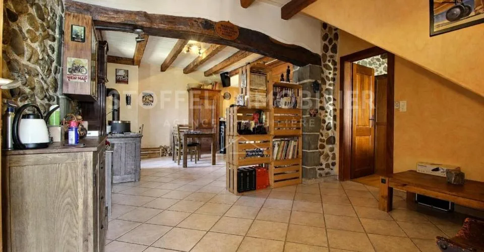 Petit immeuble villageois de 3 appartements - Exclusivité