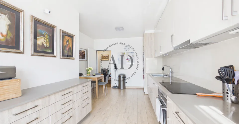 EXCLUSIVITE - Grand appartement lumineux en étage élevé – foto 3 di 8
