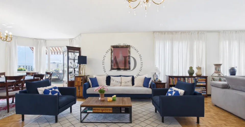 EXCLUSIVITE - Grand appartement lumineux en étage élevé – foto 2 di 8