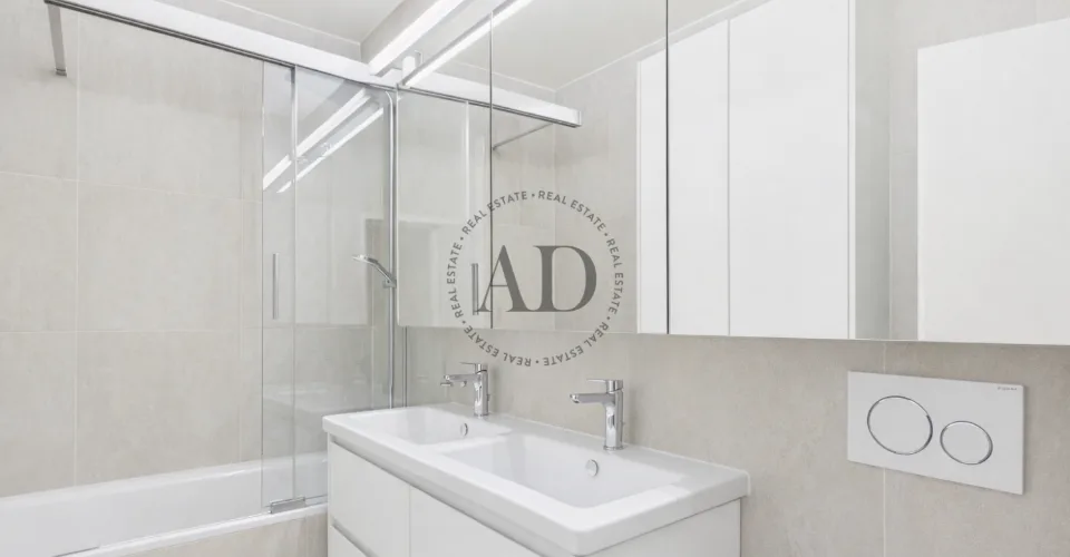 EXCLUSIVITE - Grand appartement lumineux en étage élevé – foto 5 di 8