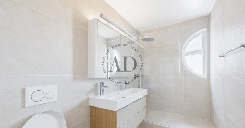 EXCLUSIVITE - Grand appartement lumineux en étage élevé – foto 8 di 8