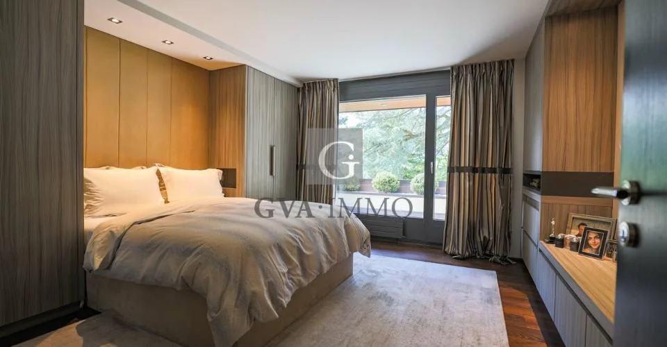 Superbe attique avec grandes terrasses au cœur d'un parc privé