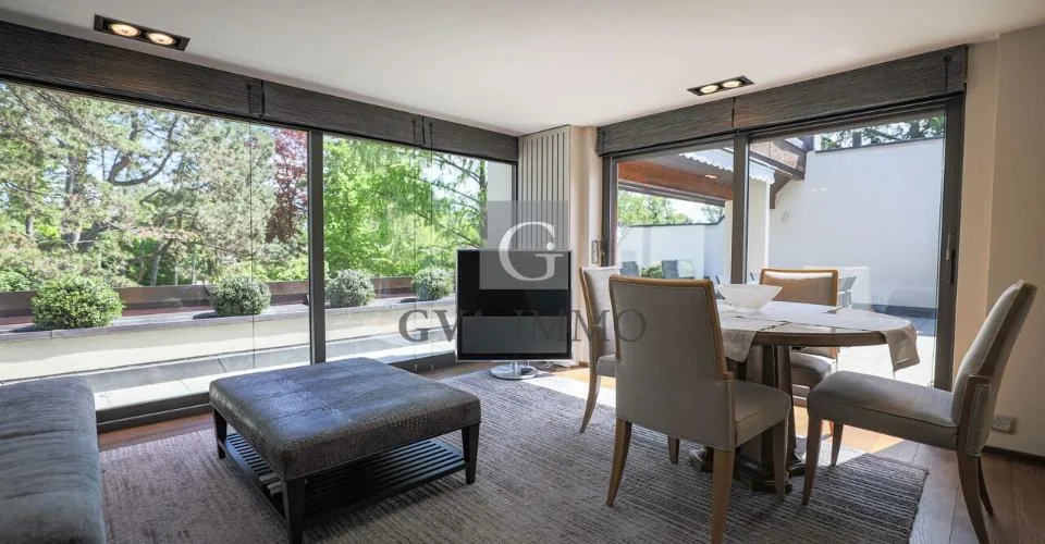 Superbe attique avec grandes terrasses au cœur d'un parc privé