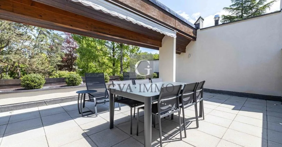Superbe attique avec grandes terrasses au cœur d'un parc privé