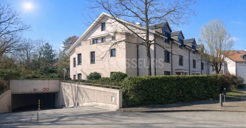 Appartement 5 pièces au 1er étage ? sans vis-à-vis | Loggia | Parking intérieur