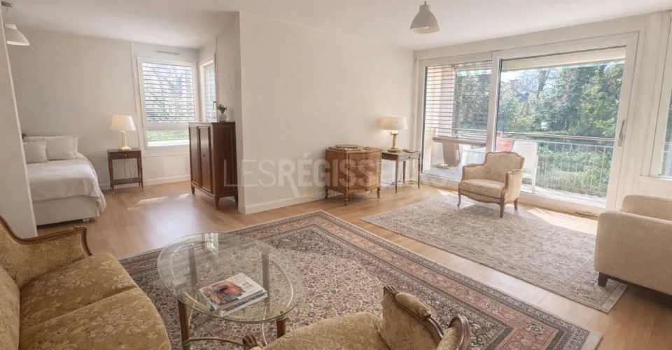 Appartement 5 pièces au 1er étage ? sans vis-à-vis | Loggia | Parking intérieur