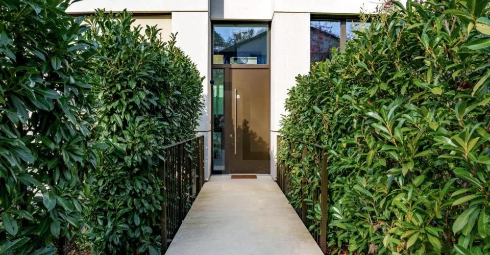 Exclusivité : Maison contemporaine clé en main avec vue lac