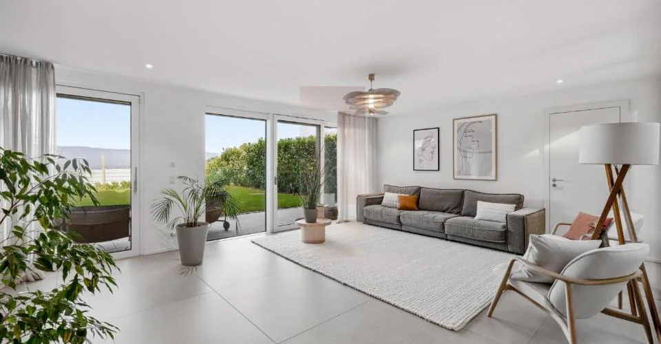 Exclusivité : Maison contemporaine clé en main avec vue lac