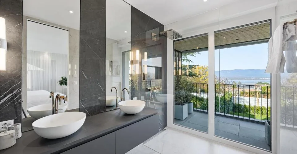 Exclusivité : Maison contemporaine clé en main avec vue lac