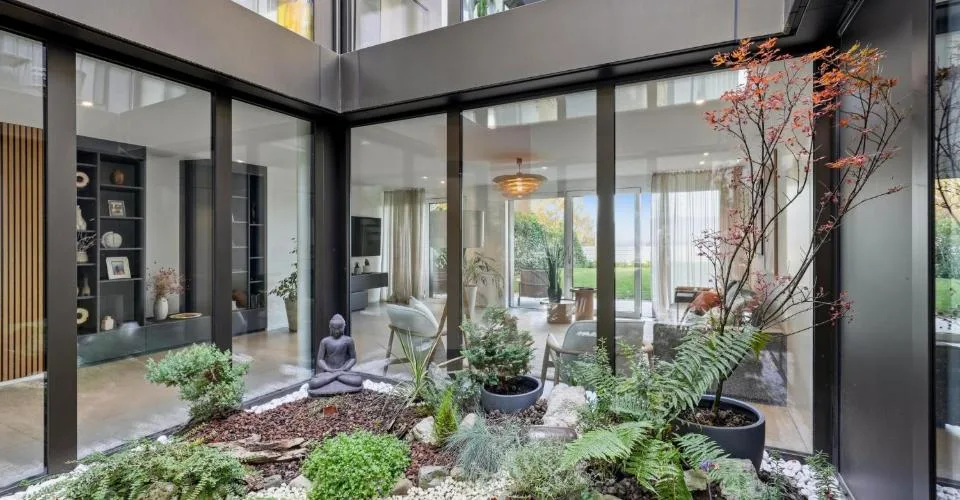 Exclusivité : Maison contemporaine clé en main avec vue lac