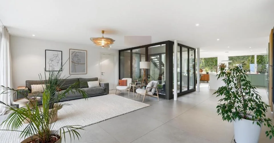 Exclusivité : Maison contemporaine clé en main avec vue lac