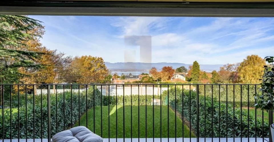 Exclusivité : Maison contemporaine clé en main avec vue lac