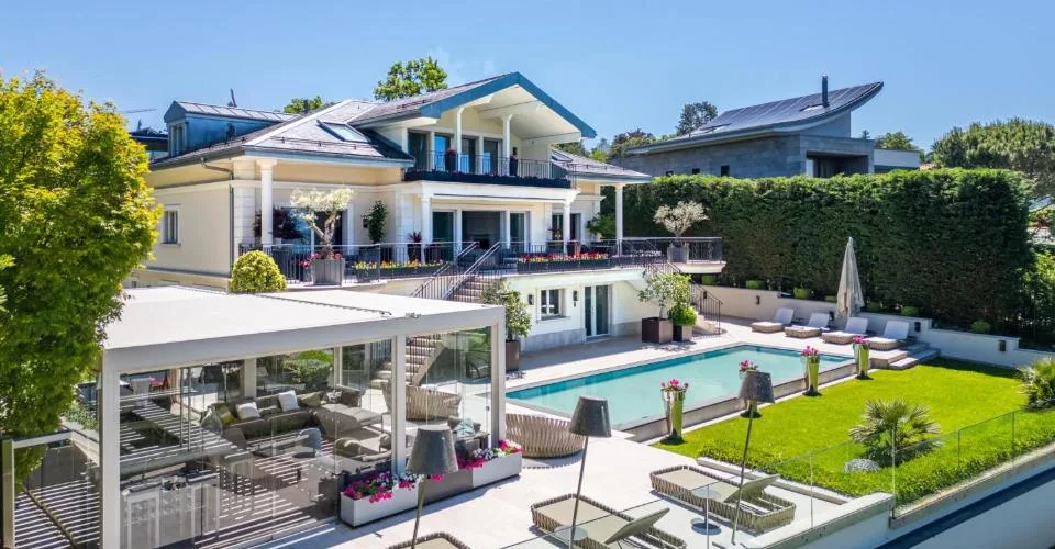 Magnifique villa rénovée à Cologny