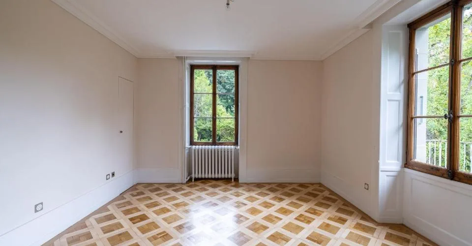 Propriété d'exception - sublime maison de Maître avec vue et accès lac