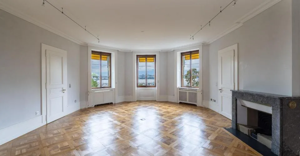 Propriété d'exception - sublime maison de Maître avec vue et accès lac