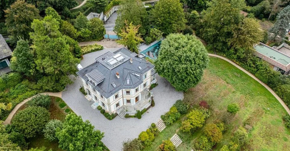Propriété d'exception - sublime maison de Maître avec vue et accès lac
