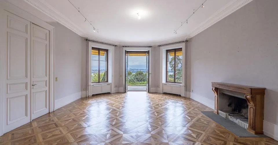 Propriété d'exception - sublime maison de Maître avec vue et accès lac