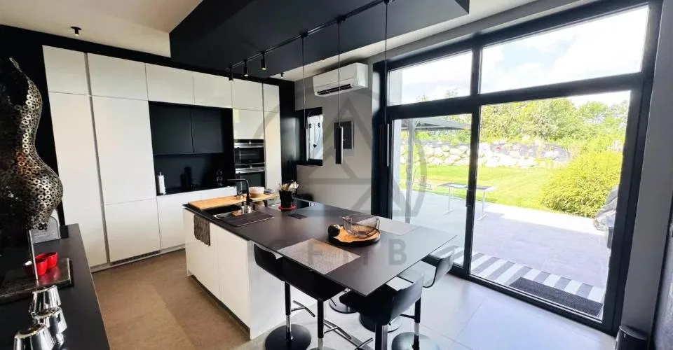 Magnifique maison jumelée rénové avec élégance
