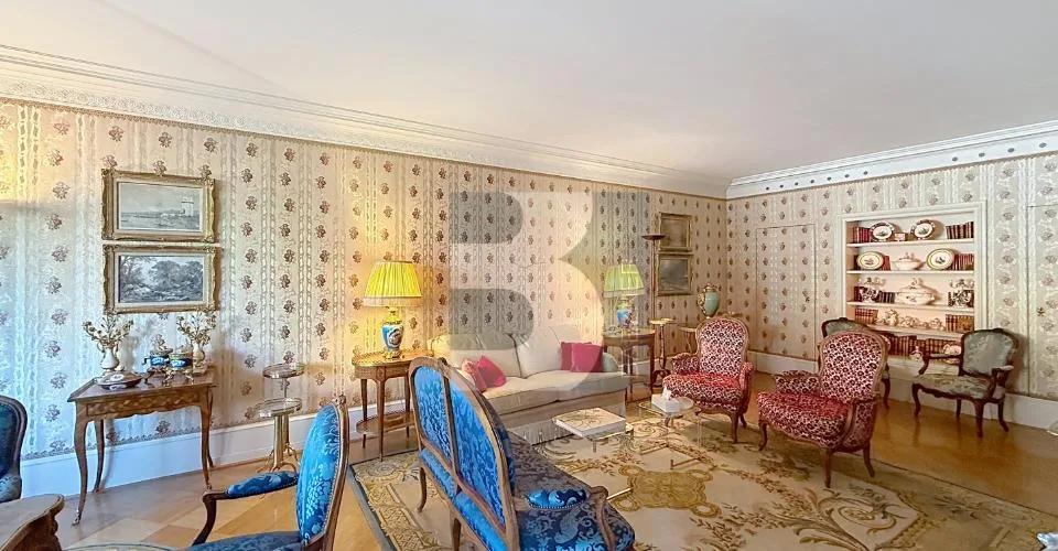 Appartement de 5 pièces dans le quartier de Florissant