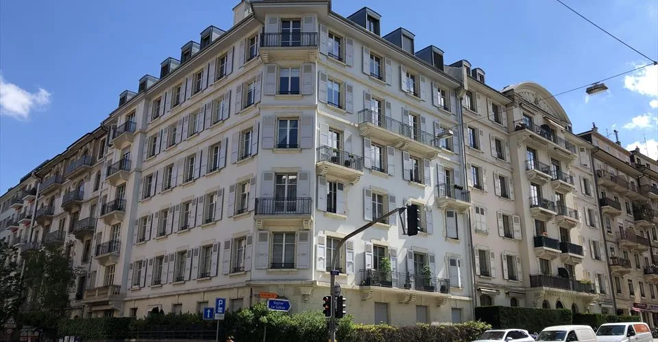 Attique florissant