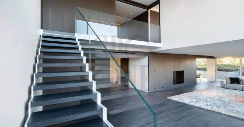 Prestigieux triplex avec vues imprenables sur le lac et les Alpes