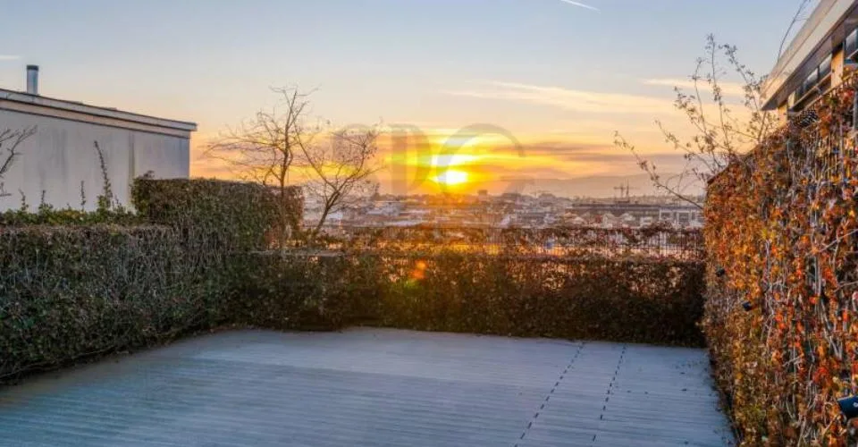 Prestigieux triplex avec vues imprenables sur le lac et les Alpes