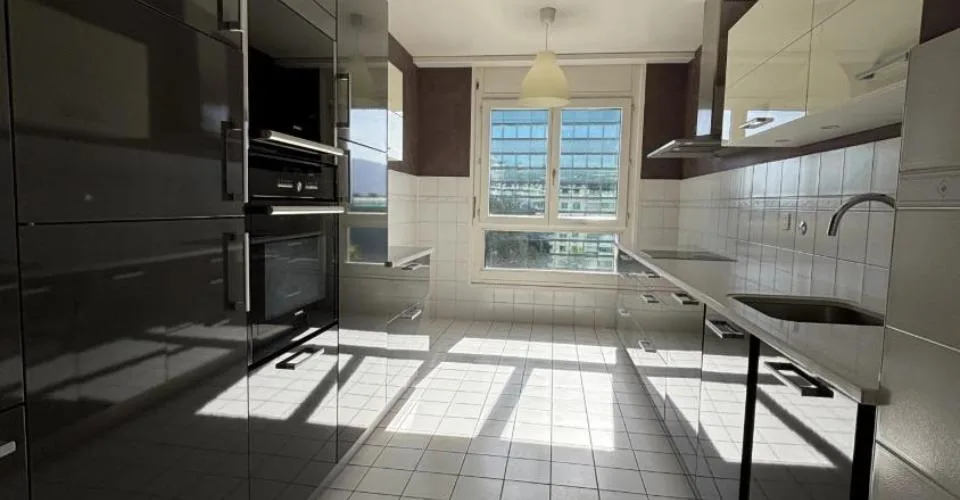Bel appartement avec vue dégagée proche des organisations internationn