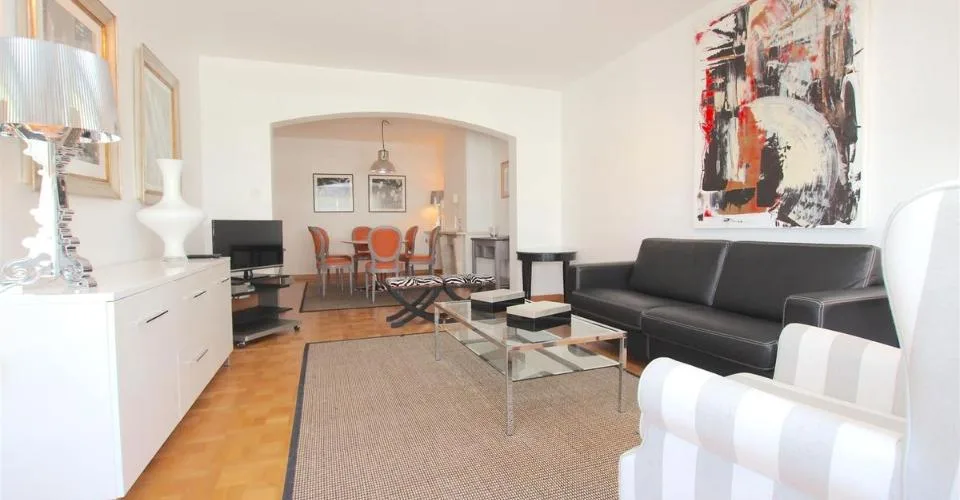 UN JARDIN AU CETRE VILLE | PROCHE ECOLE INTERNATIONALE ET PARC BERTRAND | 2 APPARTEMENTS