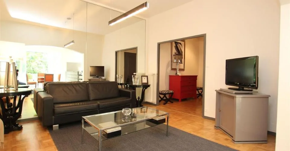 UN JARDIN AU CETRE VILLE | PROCHE ECOLE INTERNATIONALE ET PARC BERTRAND | 2 APPARTEMENTS