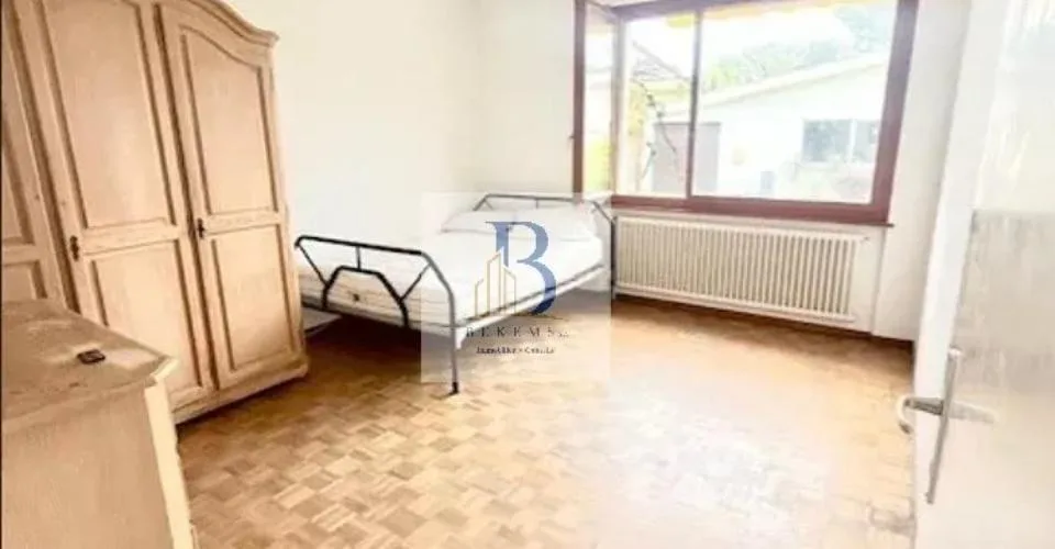 Exclusivité - A rénover - Villa composée de deux appartements
