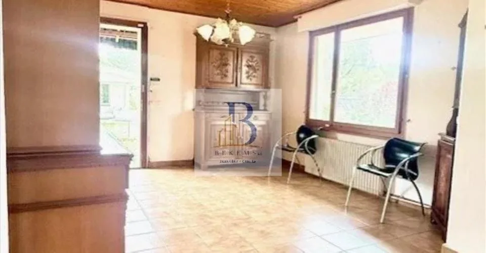 Exclusivité - A rénover - Villa composée de deux appartements