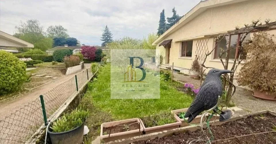 Exclusivité - A rénover - Villa composée de deux appartements