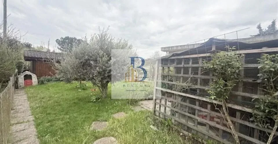Exclusivité - A rénover - Villa composée de deux appartements