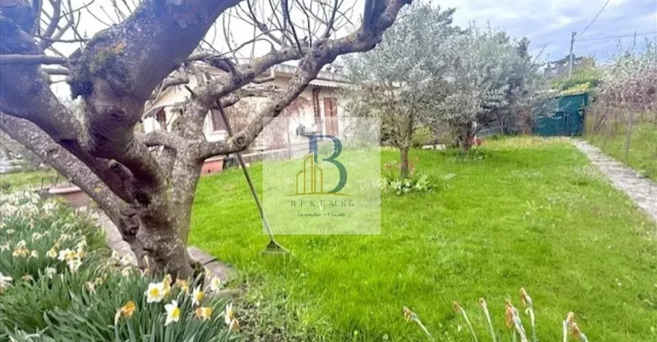 Exclusivité - A rénover - Villa composée de deux appartements