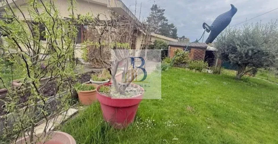 Exclusivité - A rénover - Villa composée de deux appartements