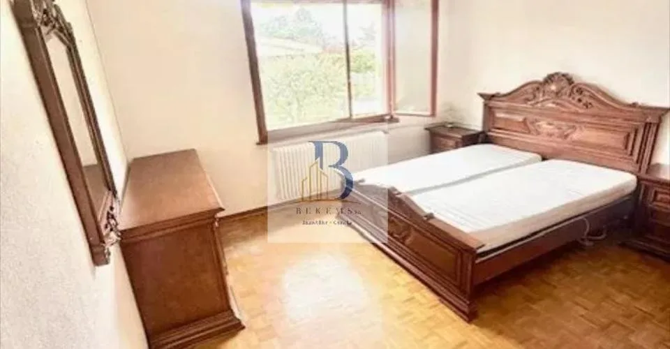 Exclusivité - A rénover - Villa composée de deux appartements
